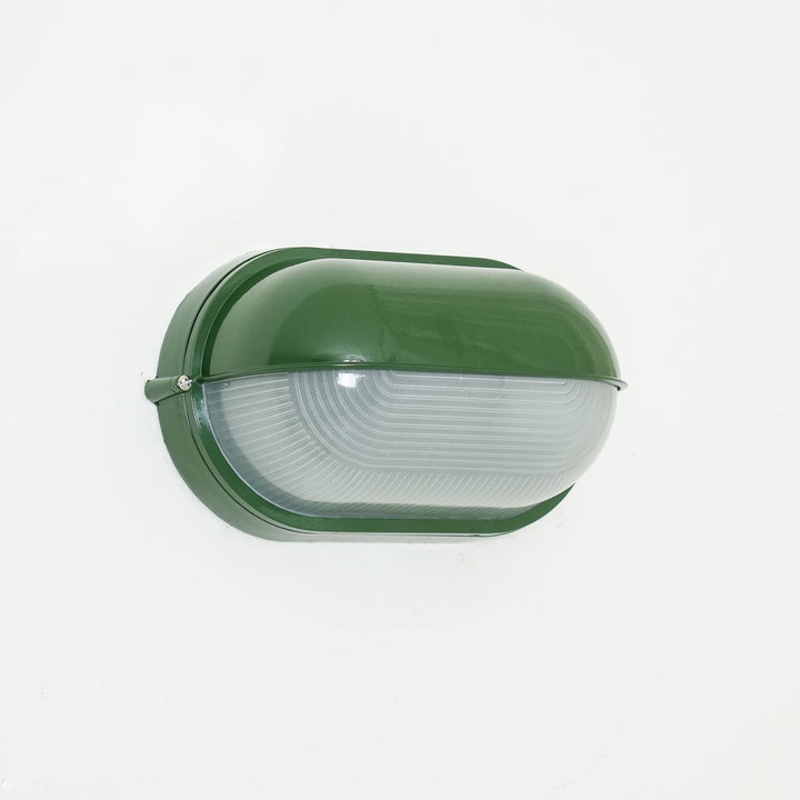 Odporna na warunki owalna lampa, zielona, na elewację, styl marynistyczny.