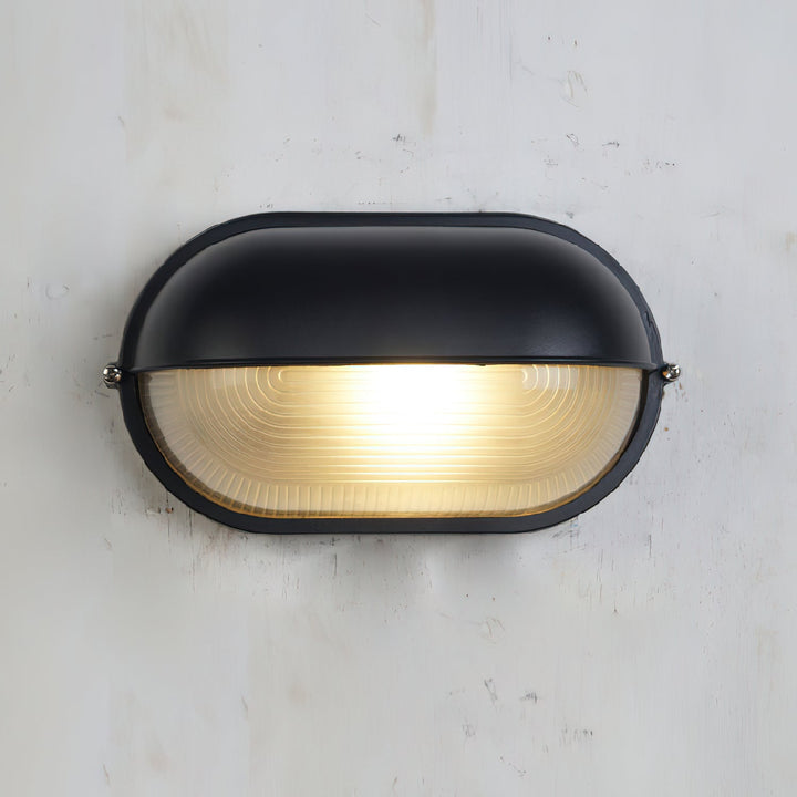 Chromowana owalna lampa ścienna, solidna, do oświetlenia bramy, styl retro.