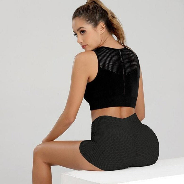 Czarne damskie sportowe szorty prążkowane z efektem push-up, idealne na trening fitness.