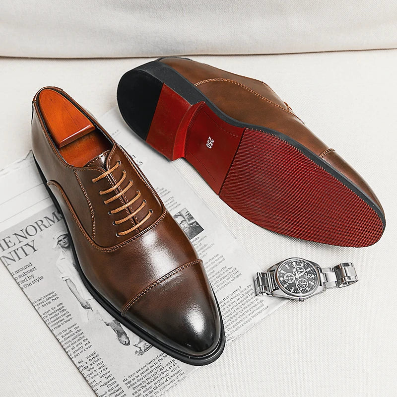 Brązowe, eleganckie męskie oksfordki. Wygodne buty do garnituru lub casualowych stylizacji, dostępne też czarne.