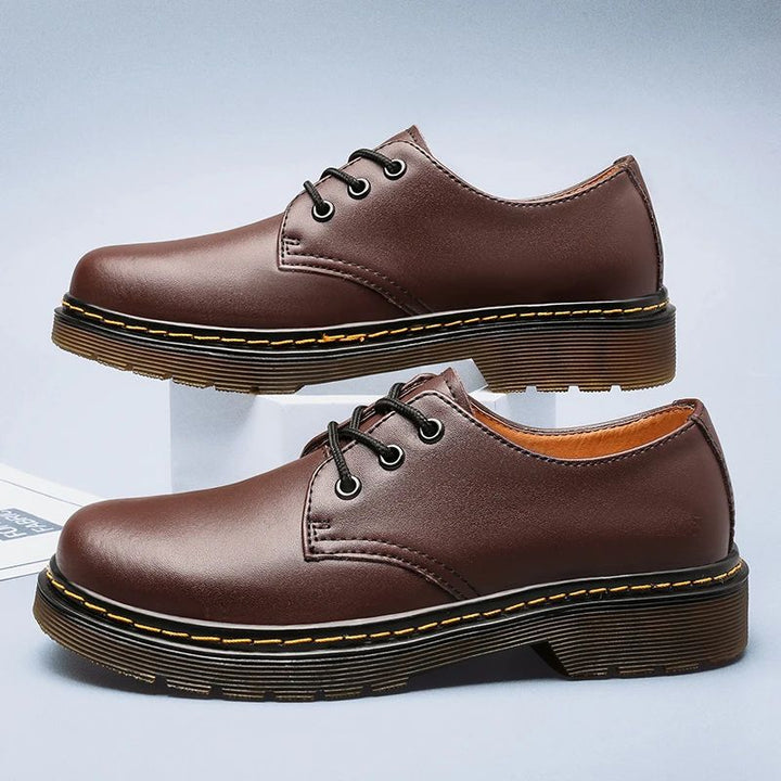 Stylowe niebieskie męskie oxfordy. Formalne skórzane buty wizytowe, eleganckie i komfortowe na specjalne okazje.