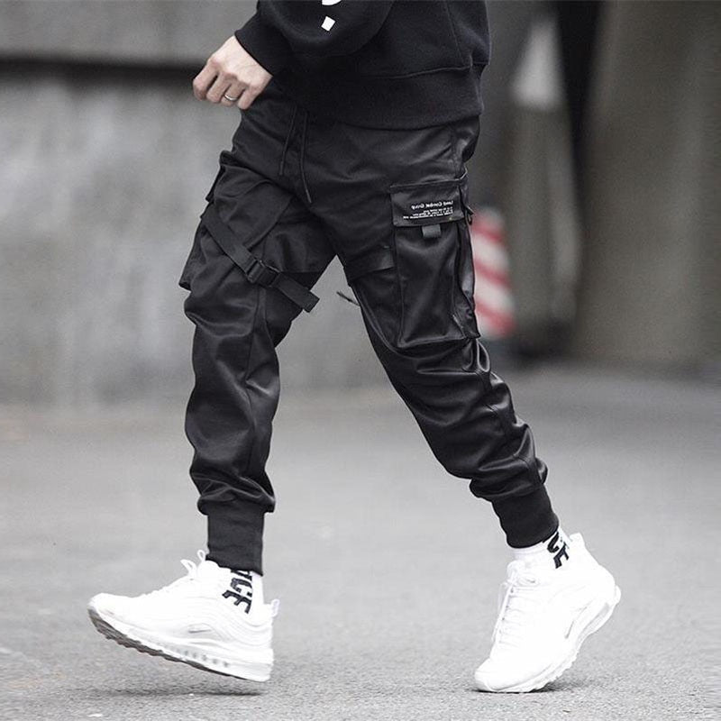 Regulowane męskie spodnie cargo w stylu streetwear, uniwersalne i funkcjonalne.