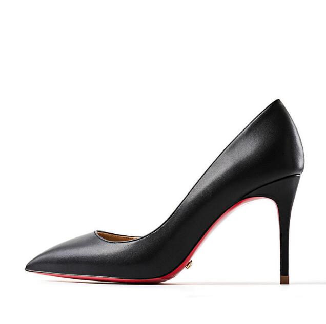 Damskie szpilki ze szpiczastym noskiem, czarne. Klasyczne, eleganckie buty na wysokim obcasie.