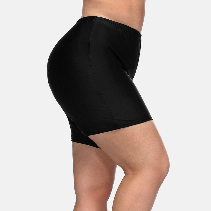 Damskie szorty kąpielowe plus size z wysokim stanem, podkreślające figurę. Idealne na plażę i wakacje.