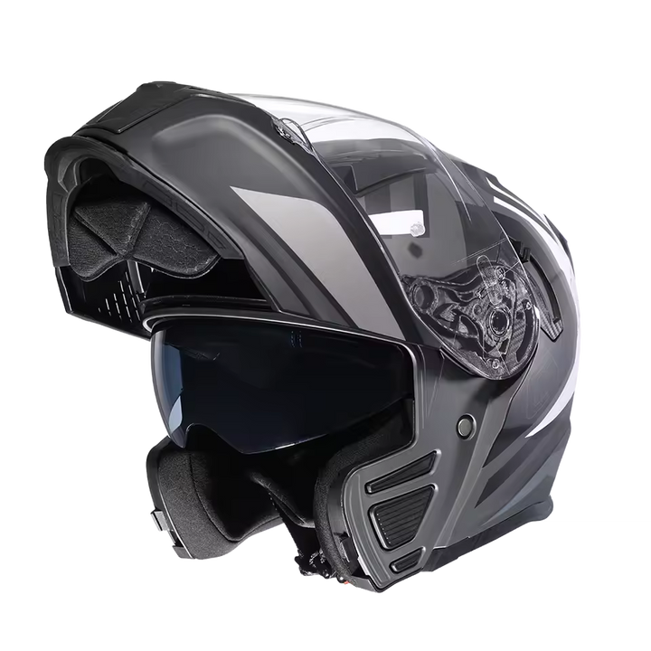 Czarny kask motocyklowy z podwójnym wizjerem i podnoszoną szybą, zapewniający bezpieczeństwo w podróży.