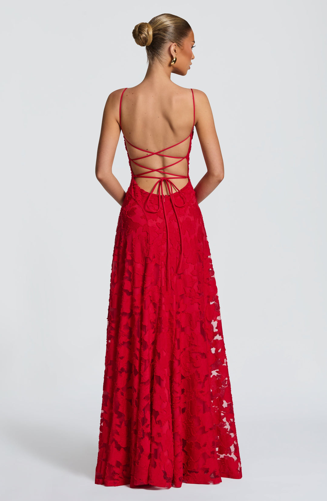 Letnia sukienka maxi, w groszki, na ramiączkach, uroczy retro styl.