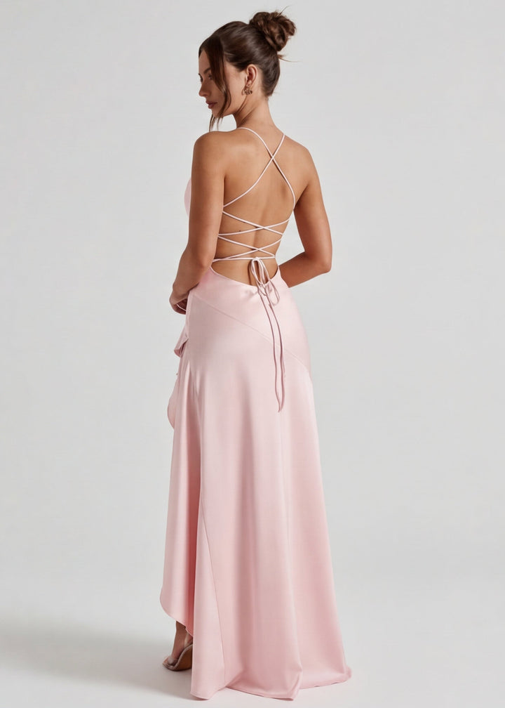 Elegancka sukienka damska maxi z wiązaniem w talii i seksownym rozcięciem.