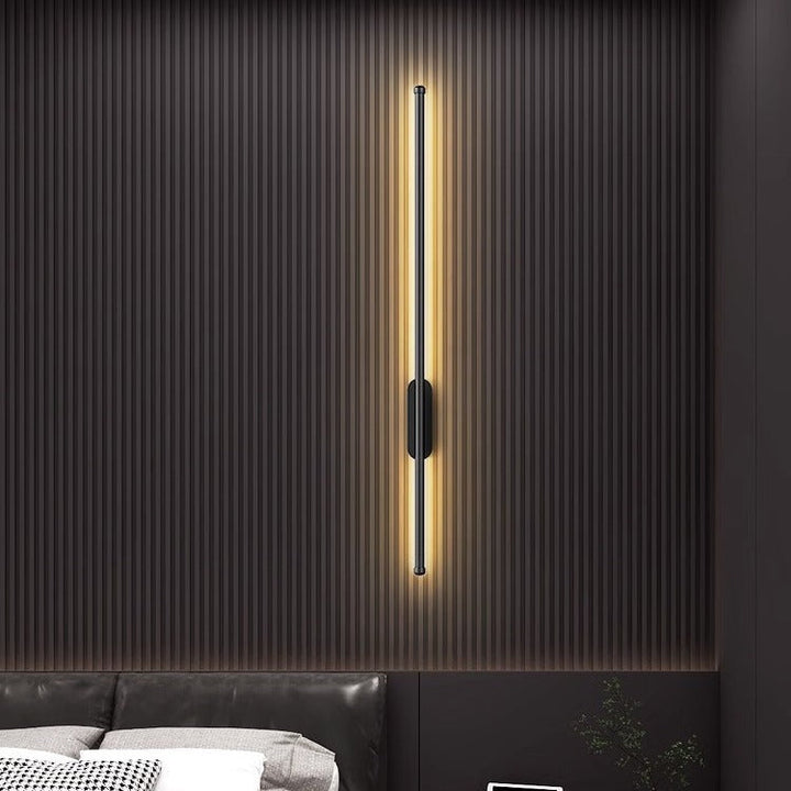 Nowoczesna lampa ścienna LED. Długi kinkiet z ciepłym światłem 3000K, ściemnialny. Eleganckie oświetlenie do wnętrz.