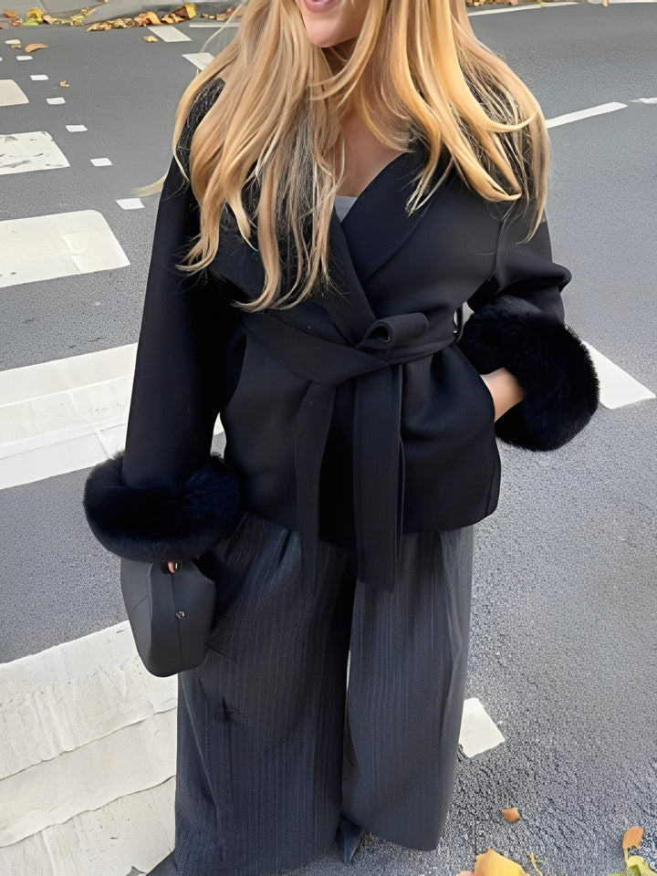 Damski płaszcz zimowy/jesienny, długi i elegancki. Podkreśla styl i wyrafinowanie. Modne okrycie wierzchnie.