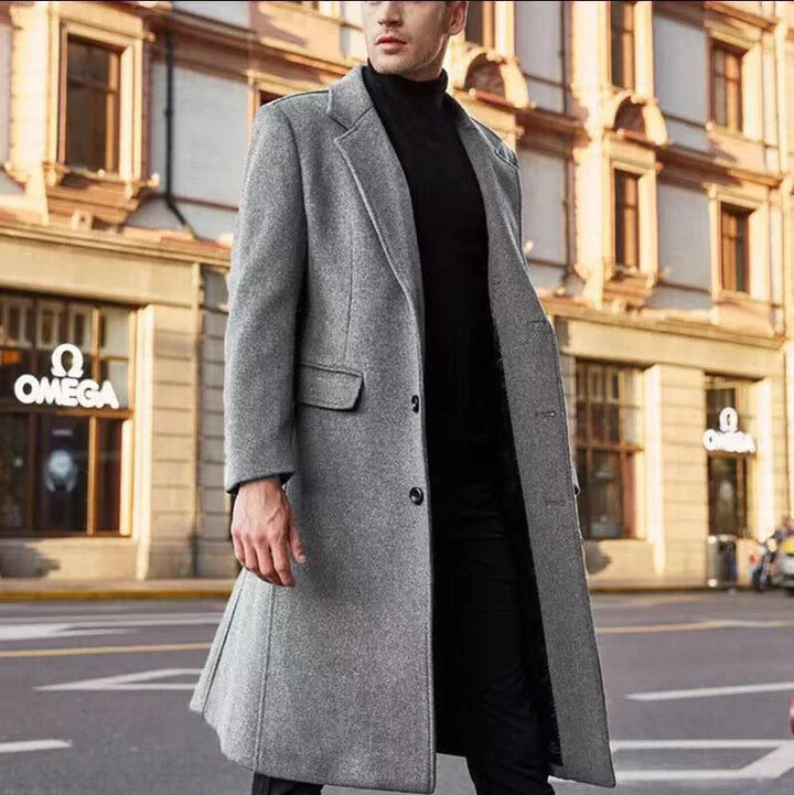 Męski płaszcz przejściowy, idealny na jesień i zimę. Elegancki krój, klasyka mody męskiej. Ochrona przed zimnem.