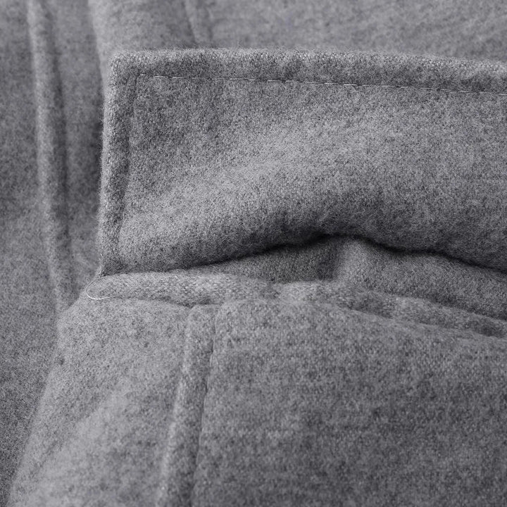 Męski długi płaszcz, klasyczny design. Ciepły i elegancki, idealny na jesień/zimę. Wygodna moda męska.