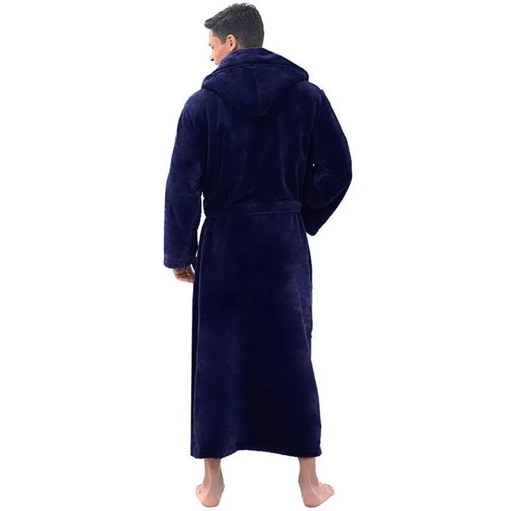 Stylowy, długi męski szlafrok z kapturem. Wysokiej jakości odzież domowa i komfortowy loungewear męski.