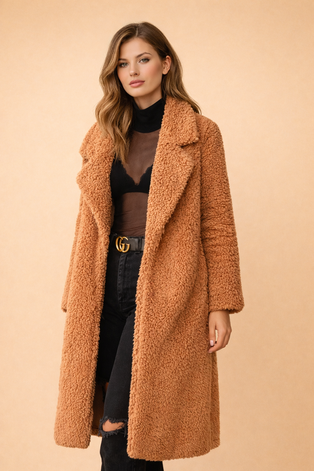 Modny sweter płaszcz damski, długi, z kołnierzem. Wygodny i elegancki. Doskonały do stylu miejskiego.