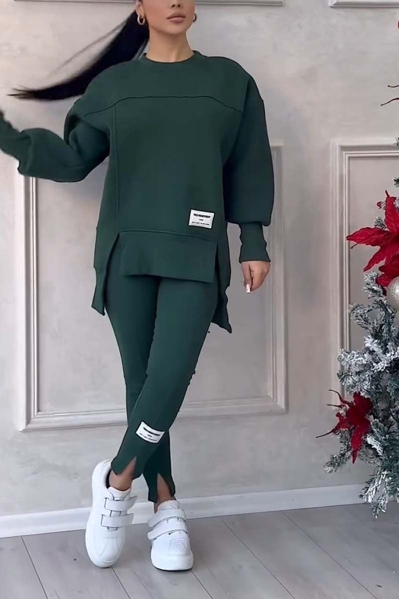 Damski dres oversize z rozcięciami, tył stylizacji