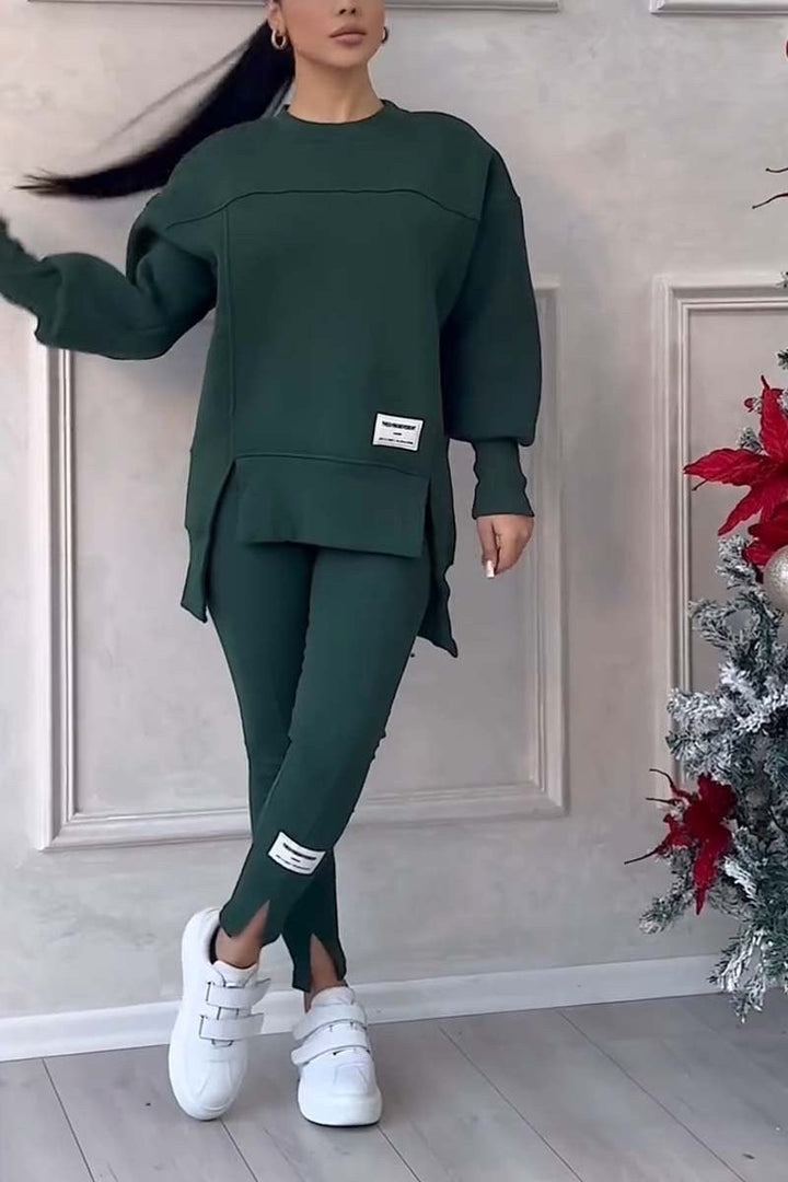 Damski dres oversize z rozcięciami, tył stylizacji