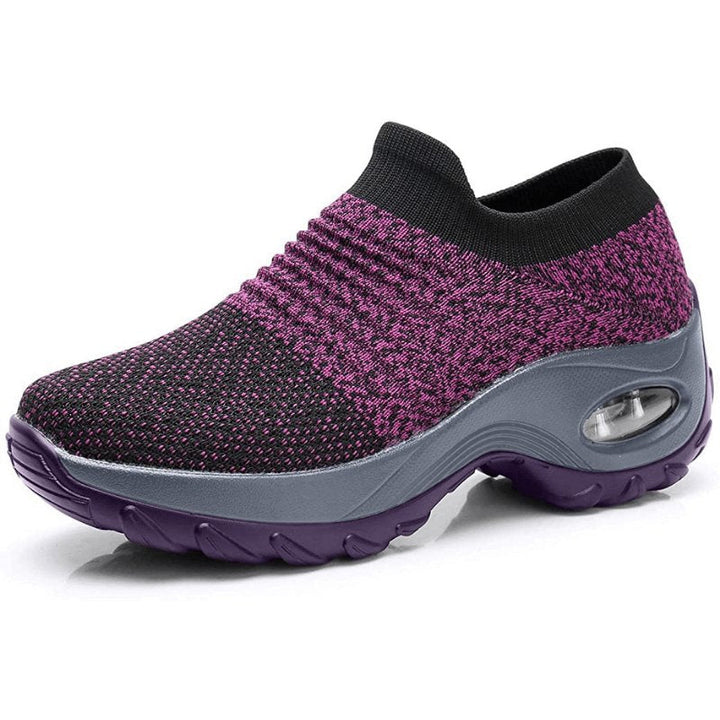 Lekkie obuwie codzienne slip-on w pięknym odcieniu, ujęcie pod kątem.
