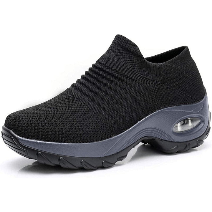 Damskie czarne sneakersy slip-on z grubą, amortyzującą podeszwą
