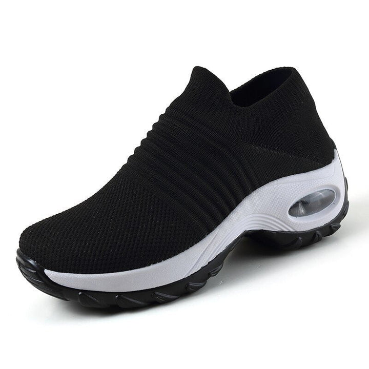 Wygodne sneakersy damskie slip-on w ujęciu z boku, widoczna elastyczna cholewka.