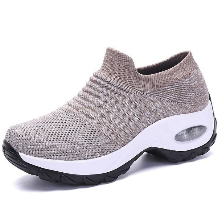 Buty ortopedyczne damskie slip-on, podeszwa antypoślizgowa od spodu.