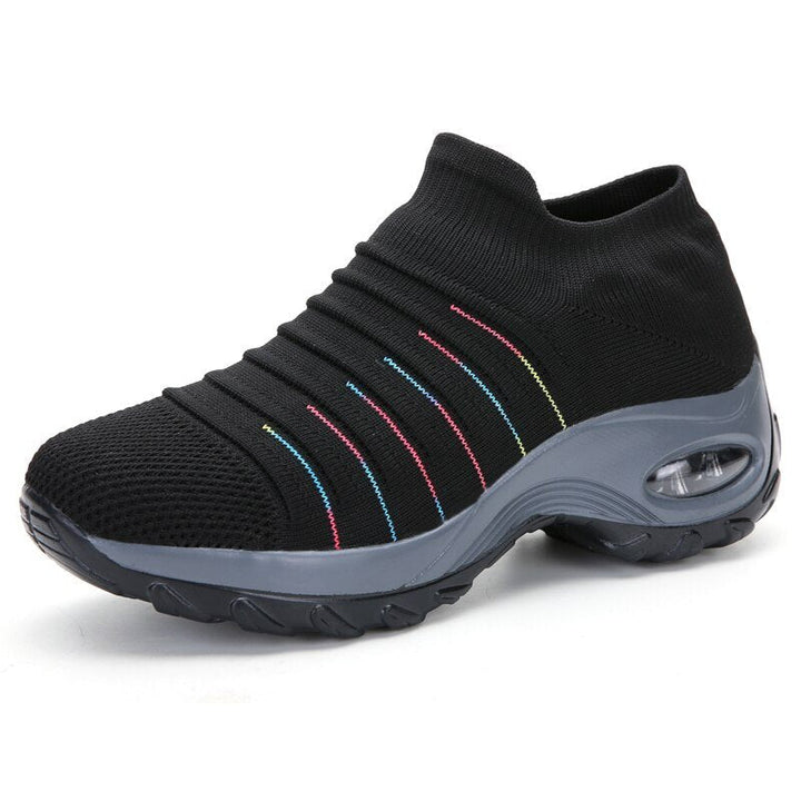 Damskie sneakersy z miękką wkładką ortopedyczną, widok z góry.