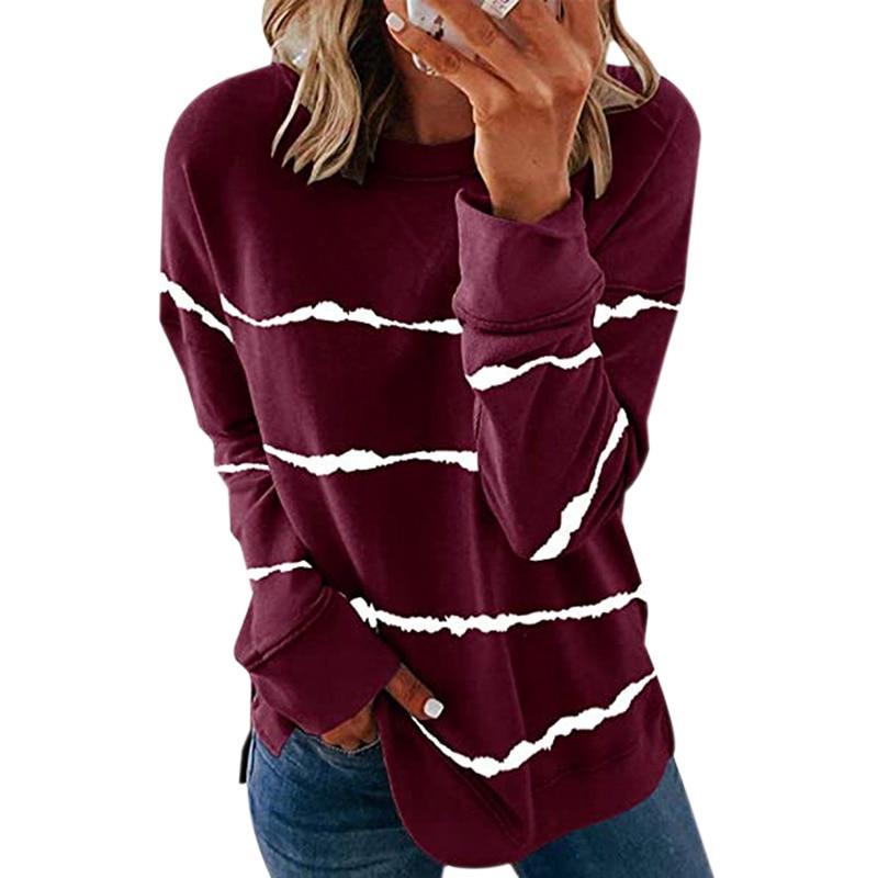 Damska bluza nierozpinana, luźna, w nieregularne paski. Komfortowa moda damska w casualowym stylu.