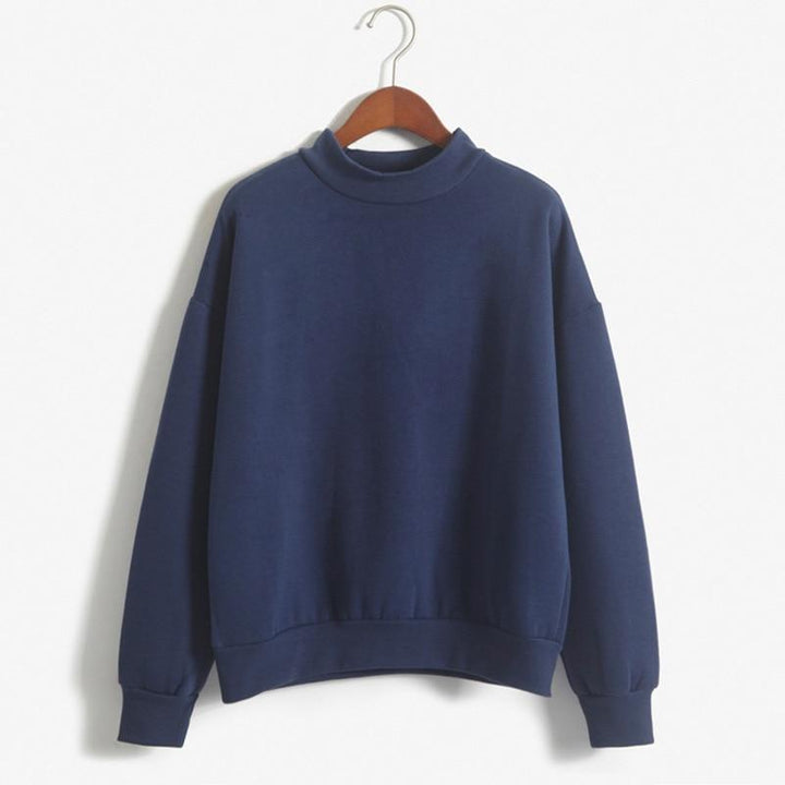 Damska bluza basic oversize, nierozpinana, w stylu casual, zapewnia komfort i modny wygląd w streetwearowych stylizacjach.