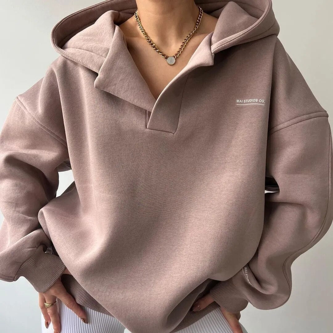 Damska bluza oversize Elwira z kapturem, idealna na jesień. Wygodna, modna i minimalistyczna, na co dzień.