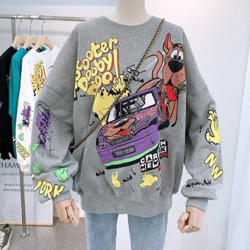 Stylowa damska bluza nierozpinana z modnym nadrukiem kreskówkowym. Luźny krój oversize zapewnia komfort.