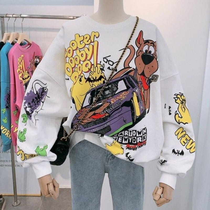 Modna damska bluza oversize z kolorowym nadrukiem kreskówki. Nierozpinana, z dzianiny, wygodna i stylowa.