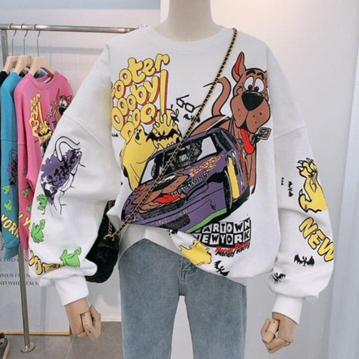 Modna damska bluza oversize z kolorowym nadrukiem kreskówki. Nierozpinana, z dzianiny, wygodna i stylowa.