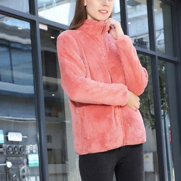 Stylowa damska bluza polarowa ze stójką, oferująca ciepło i wygodę, idealna do codziennych stylizacji.
