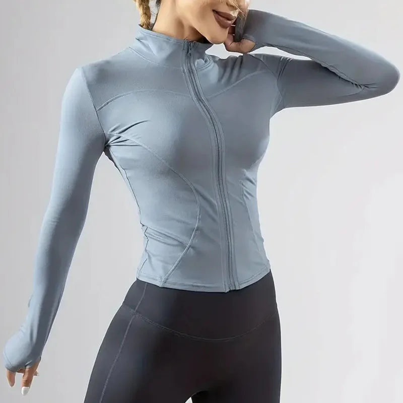 Szybkoschnąca damska bluza sportowa, rozpinana, idealna dla aktywnej kobiety na treningi i bieganie.