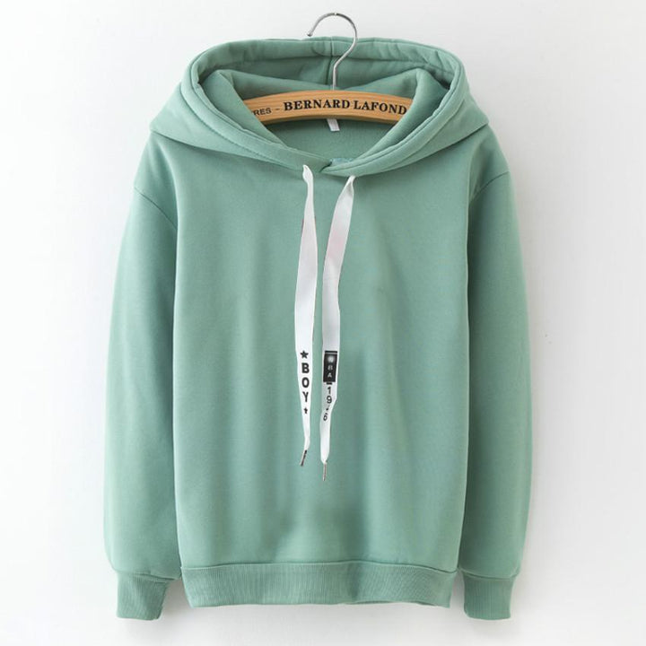 Damska bluza pullover z kapturem i długimi, modnymi sznurkami. Wygodny krój, idealna do codziennego użytku.