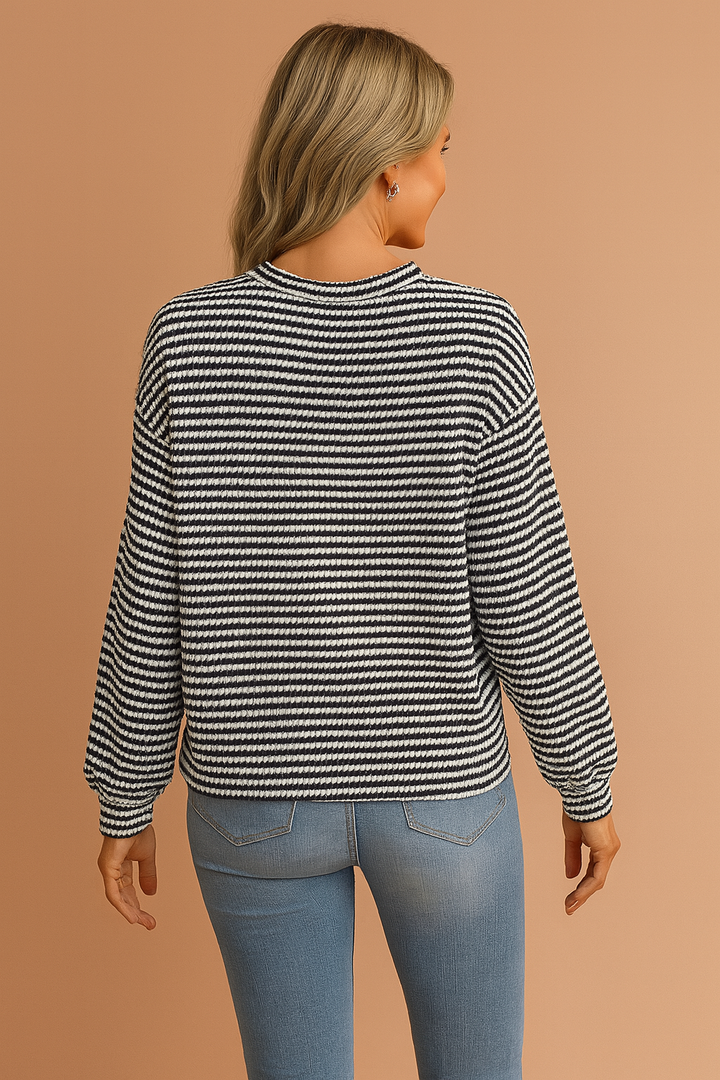 Elegancka damska bluzka w paski Iga. Modny i stylowy longsleeve idealny do wielu stylizacji.