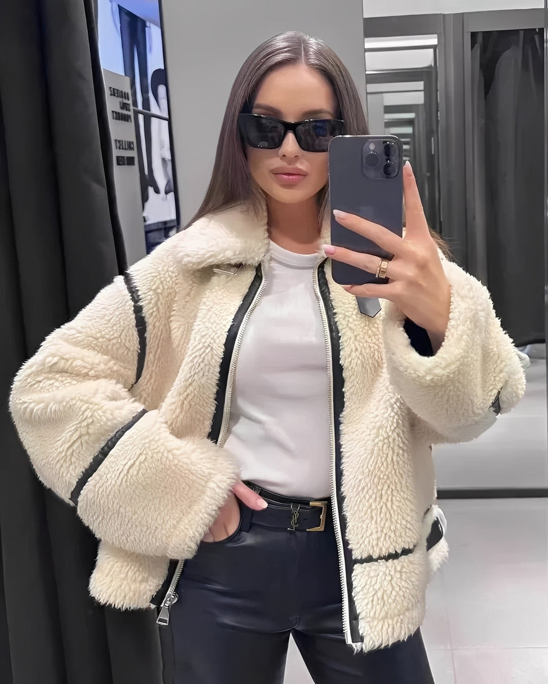 Elegancka damska kurtka zimowa oversize. Idealna do casualowych stylizacji, zapewnia ciepło i modny wygląd.