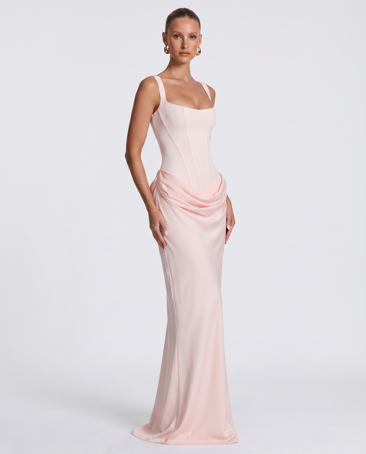 Elegancka sukienka klepsydra, maxi, dopasowana, na bal lub wesele. Modna.