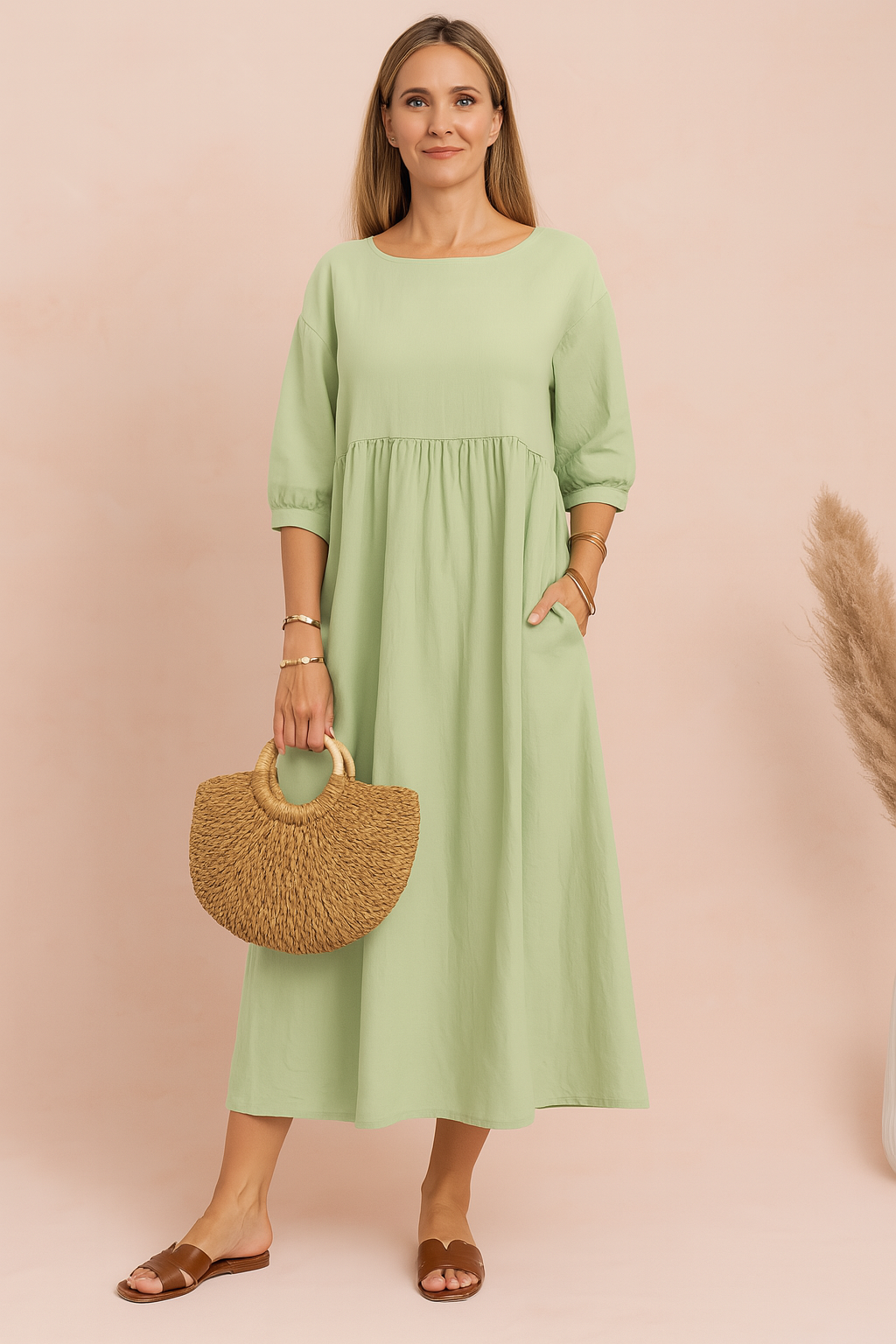 Elegancka letnia sukienka maxi damska, przewiewna i lekka, podkreślająca kobiecy styl.