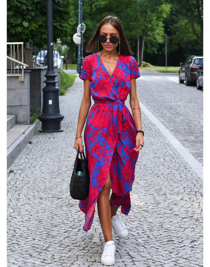 Elegancka sukienka midi kopertowa damska z modnym nadrukiem, doskonała na każdą okazję.