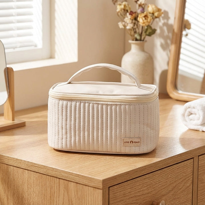 Damska kosmetyczka podróżna, elegancka pikowana torba NeatCase, idealny organizer na makijaż i przybory toaletowe.