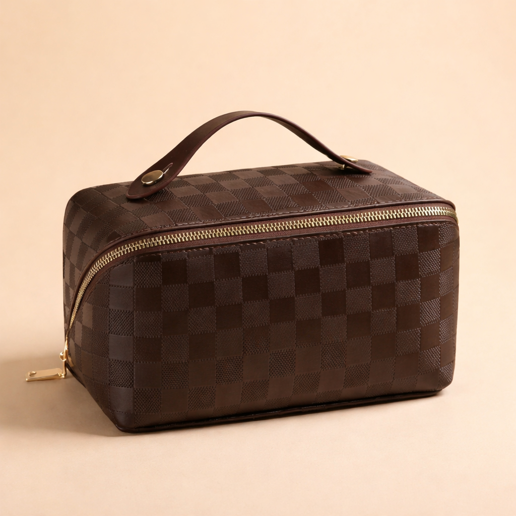 Elegancka damska kosmetyczka podróżna w kratkę, dostępna w kremowym, czarnym, brązowym. Stylowy organizer.