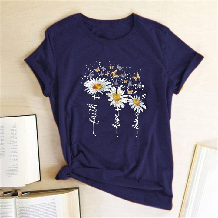 Stylowy damski T-shirt z barwnym, kwiatowym nadrukiem. Komfortowa koszulka z okrągłym dekoltem na wiosnę.