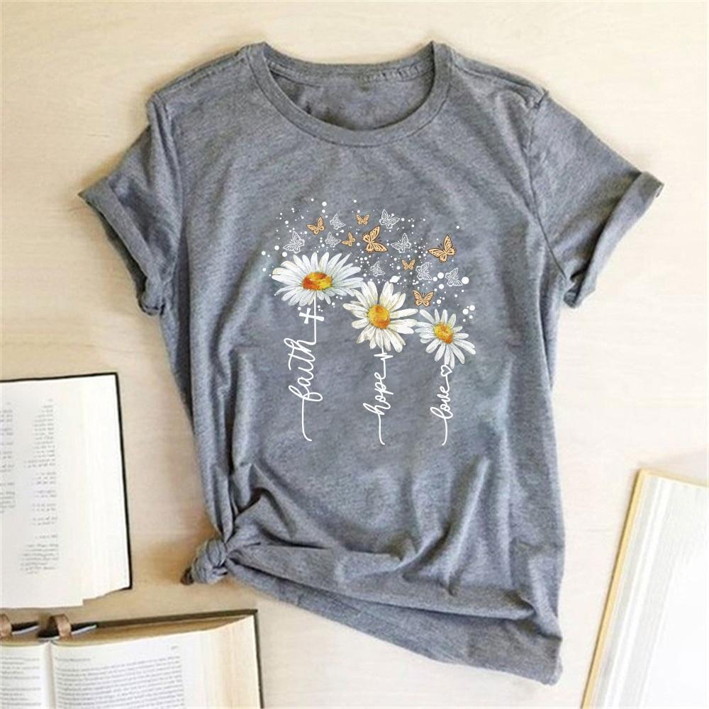 Kolorowa damska koszulka T-shirt z okrągłym dekoltem i modnym kwiatowym nadrukiem. Wiosenna moda damska.