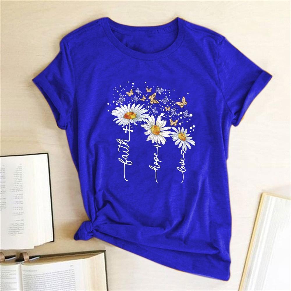 Miękka, wygodna damska koszulka T-shirt. Kwiatowy nadruk dodaje wiosennego uroku i lekkości. Casualowy styl.