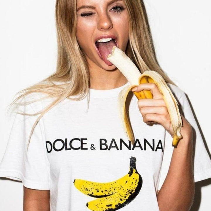 Damska koszulka T-shirt z modnym nadrukiem bananów, idealna na lato i upalne dni.