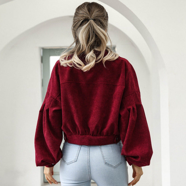 Stylowa damska kurtka sztruksowa, krótka. Idealna na wiosnę, jesień. Must-have w modzie casual.