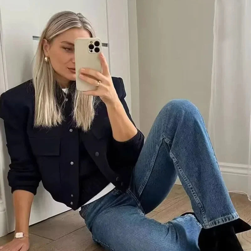 Stylowa damska kurtka bejsbolówka oversize. Uniwersalna kurtka przejściowa na wiosnę i jesień. Sportowy i modny look.