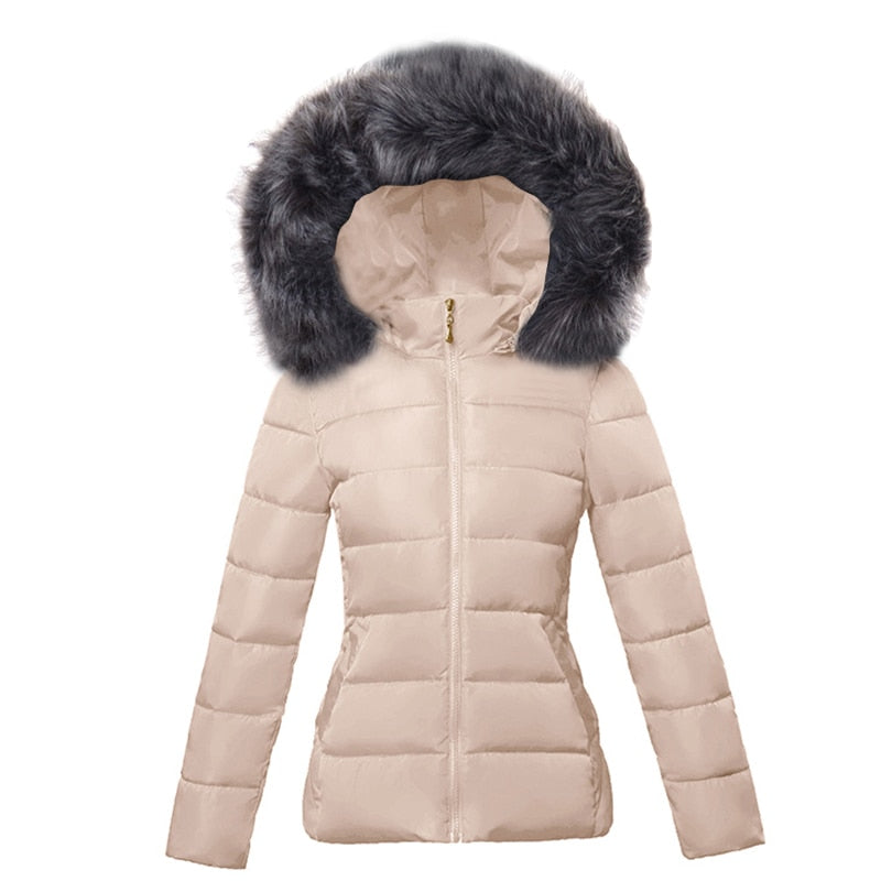 Elegancka damska kurtka zimowa slim fit z kapturem i futerkiem. Ocieplana, wodoodporna, krótka, modna.