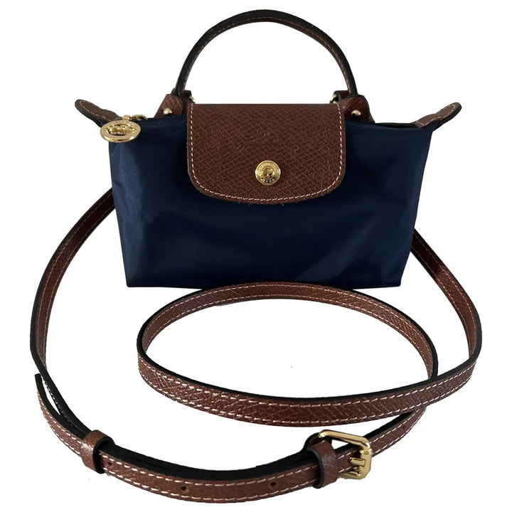 Stylowa skórzana torebka damska crossbody. Regulowany pasek zapewnia komfort noszenia i dopasowanie.