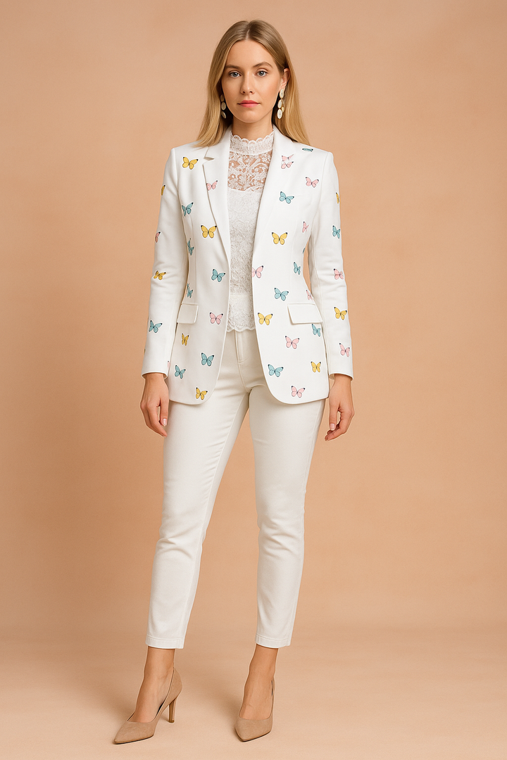 Elegancki damski blazer Jovie z szalowym kołnierzem. Idealny do stworzenia profesjonalnego i modnego wizerunku.