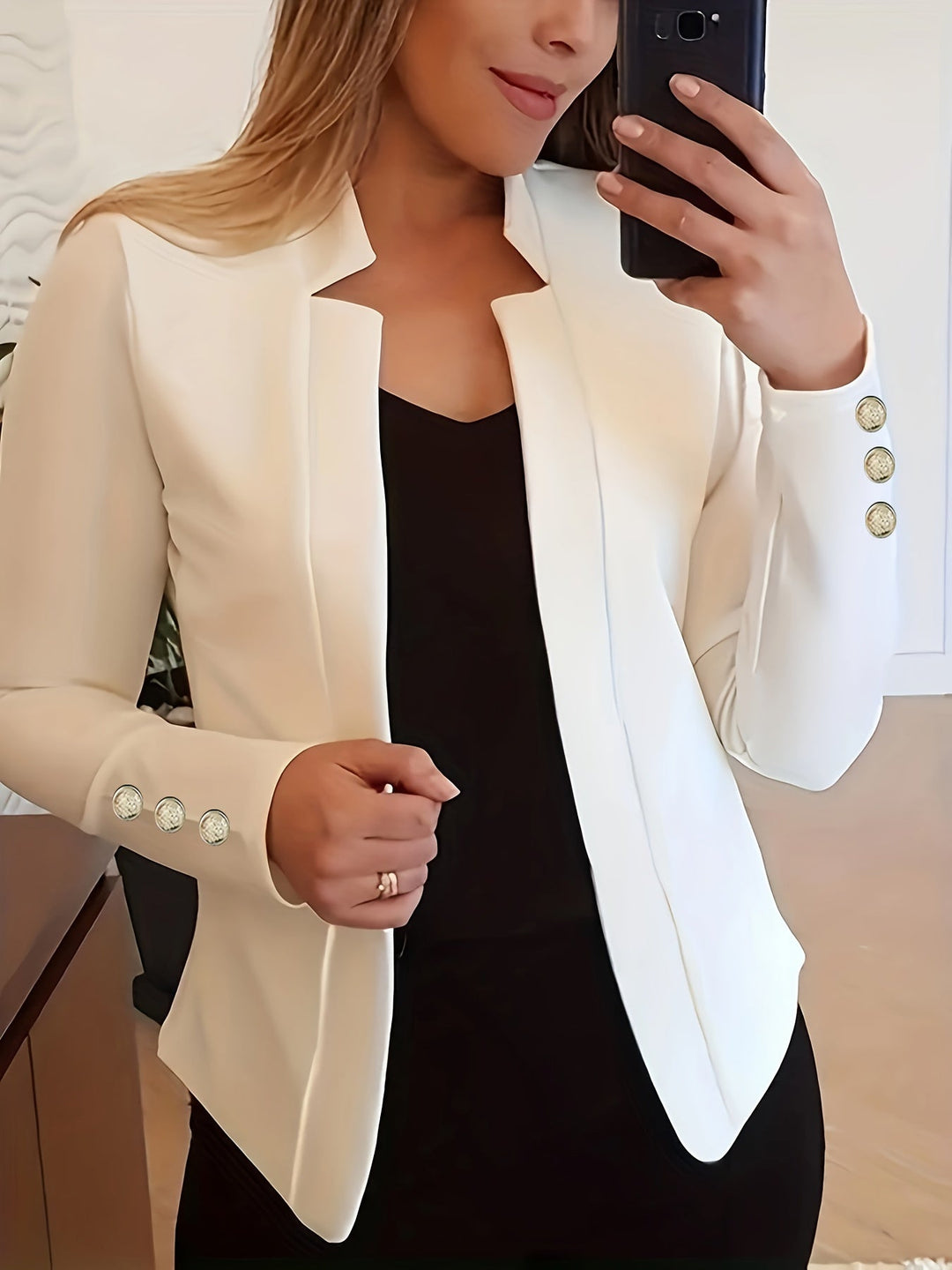 Czerwona damska marynarka z otwartym przodem, długi rękaw, dodatek do stylizacji.
